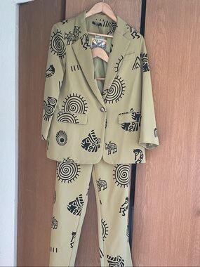 Olive Green Printed Women's Pantsuit Set with Black Tribal Motif